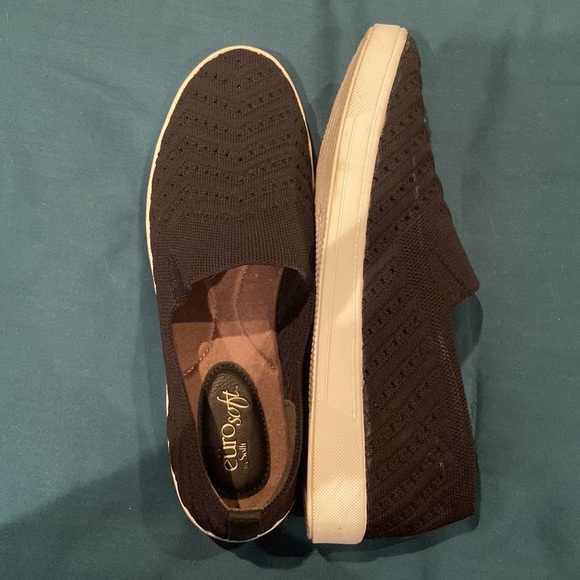 Black slip on shoes. Eurosoft shoes made by Sofft - Picture 2 of 3